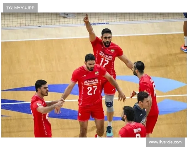 伊朗男排队员领奖相拥而泣,首冠意义非凡
